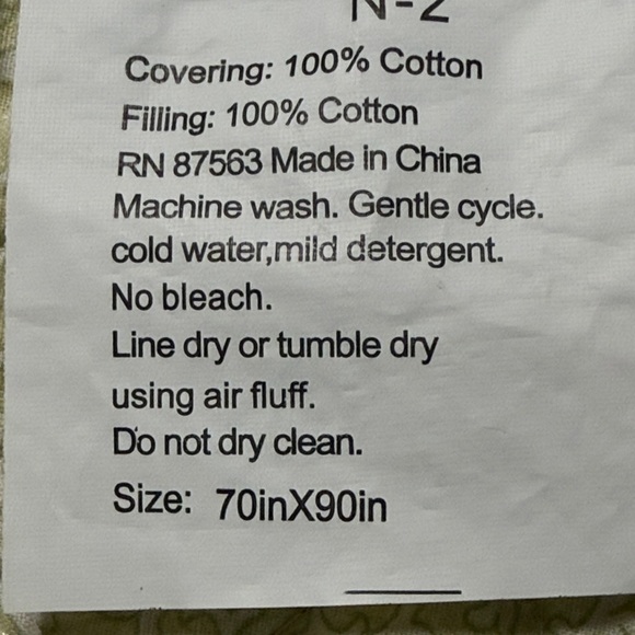 Double Wedding Ring patterned quilt. - Picture 9 of 11